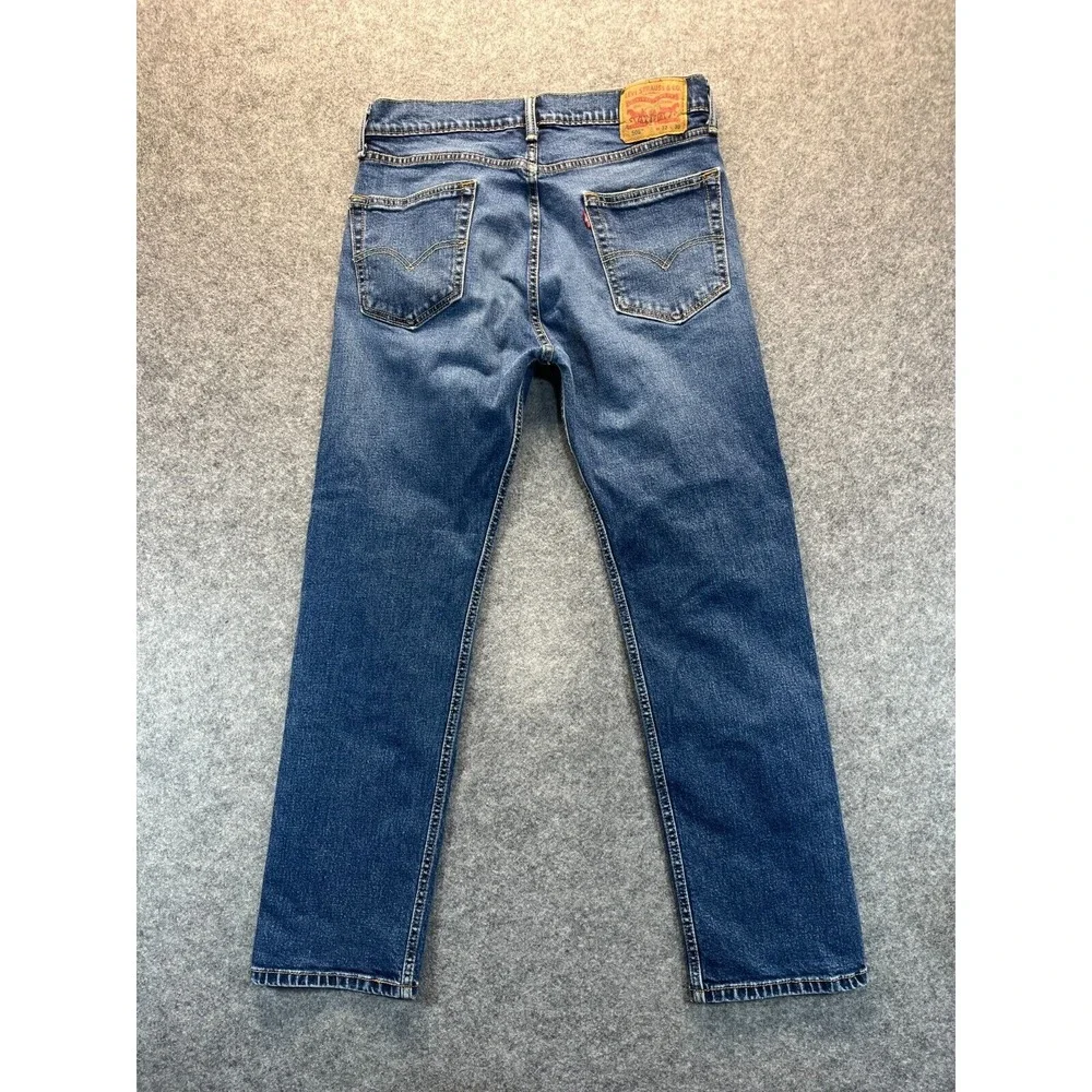 Levis Jeans Men's 32x30‎ 505 Regular Fit Straight Leg Medium Blue Denim Jeans